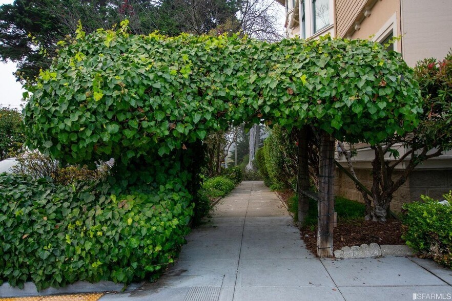 Building Photo - 4927 California St