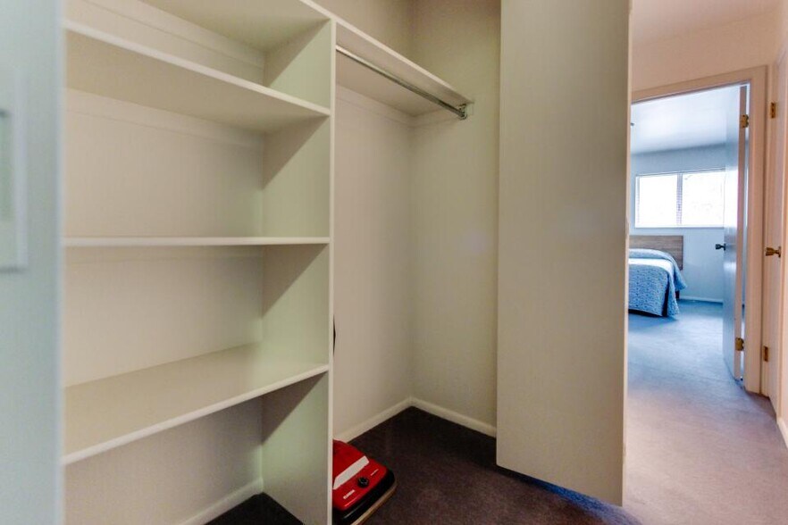 Building Photo - 3298 E Fort Union Blvd