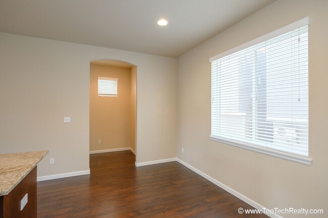 Building Photo - Outstanding 3 BD* 2.5 BA* + Office/den Townhome in Abbey Creek **In front of community Park** Pet...