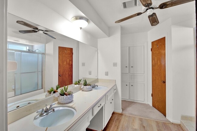 Building Photo - 5703 Havenwoods Dr