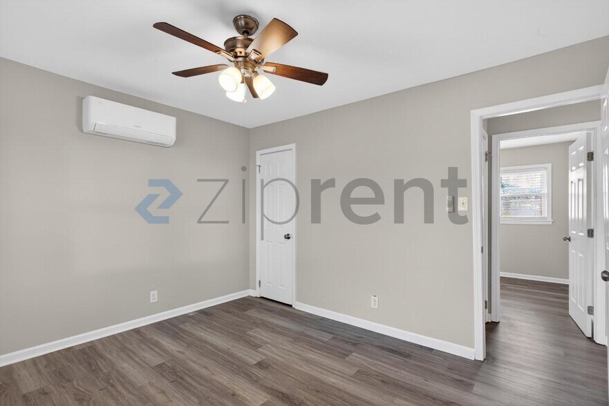 Building Photo - Unit A