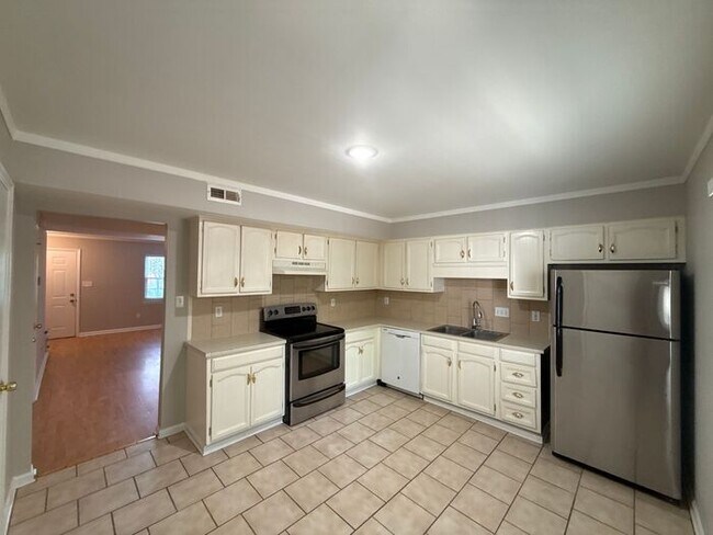 Building Photo - T.R. Lawing Realty Property