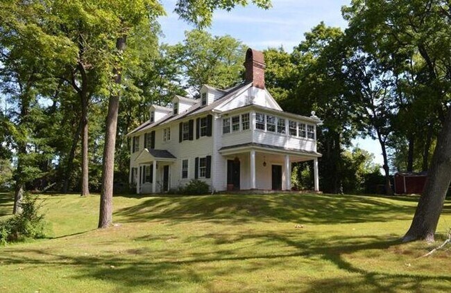 Building Photo - Large Updated 5 Bed / 3.5 Bath Home - Large Lot, Set Back from Street - Upper Dublin Twp