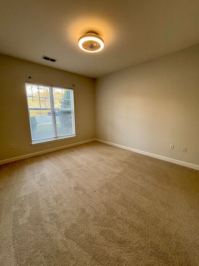 Building Photo - 2BR/2BA Condo; $250 off SECOND FULL Month of Rent