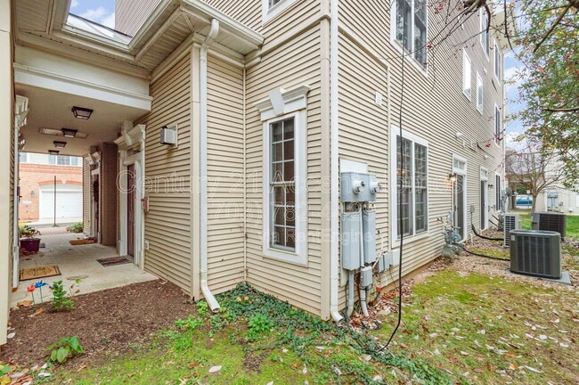 Building Photo - 8932 Milford Haven Ct