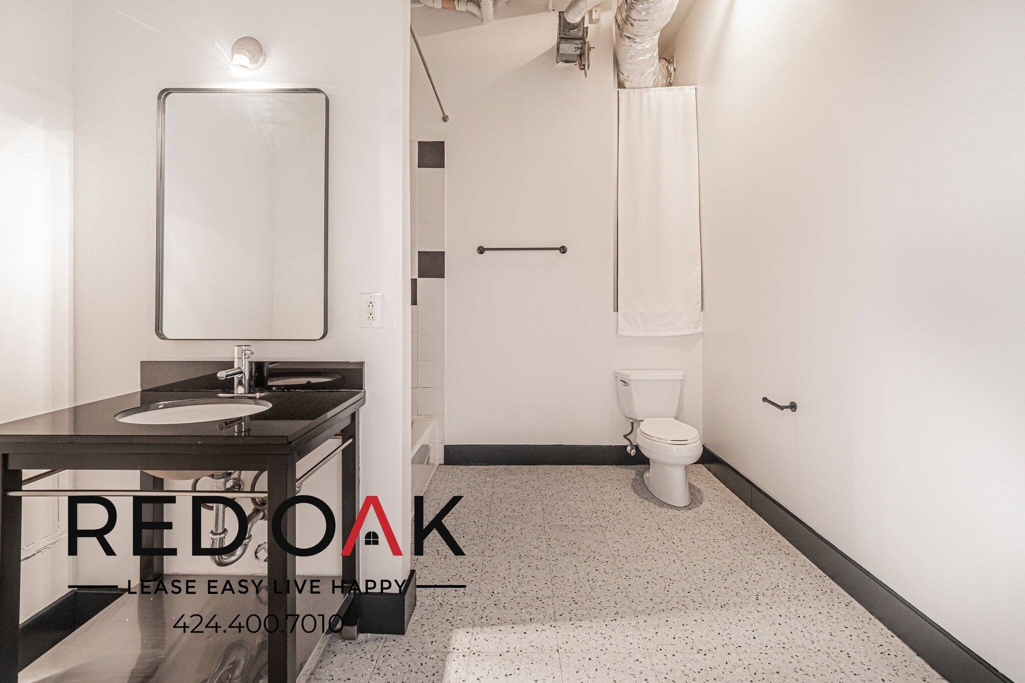 Building Photo - 620 Main St