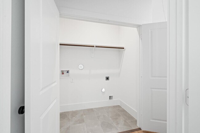 Building Photo - 1307 Oak Tree Dr