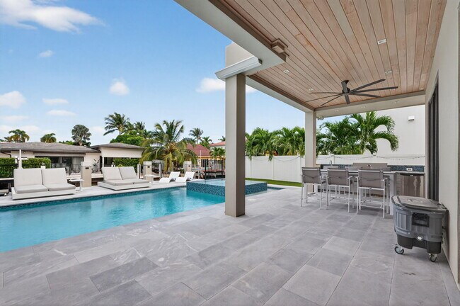 Building Photo - 785 NE 70th St