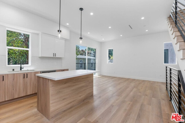 Building Photo - 1821 Ashmore Pl