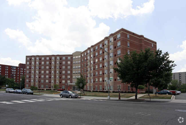 Building Photo - The Golden Rule Plaza