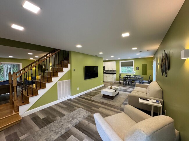 Building Photo - Pet Friendly!!!!