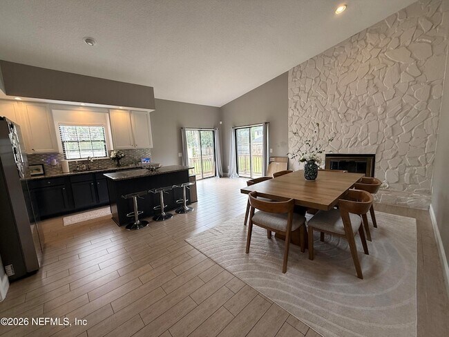 Building Photo - 111 Solano Woods Dr