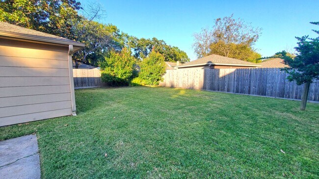 Building Photo - 12870 Westella Dr