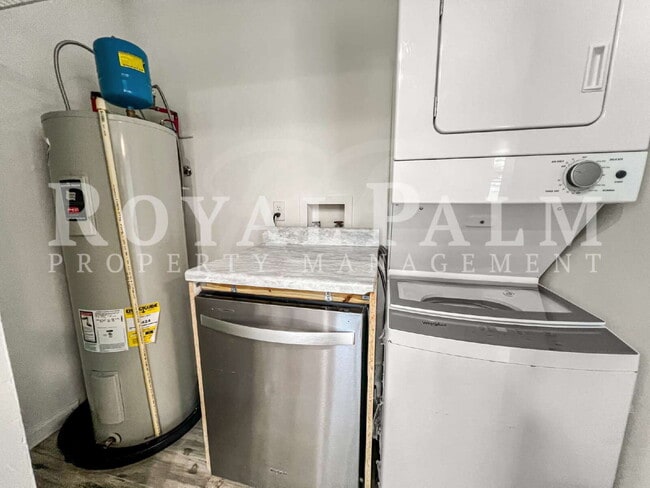 Building Photo - 18660 Miami Blvd