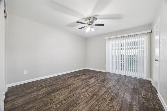 Building Photo - 3800 Sherwood Ln