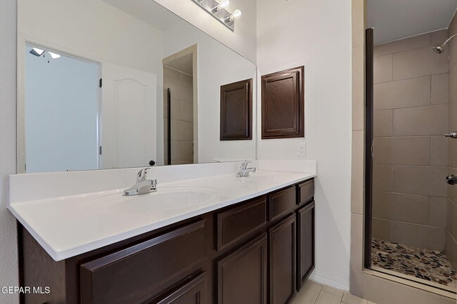 Building Photo - 533 Paseo Modesto Dr