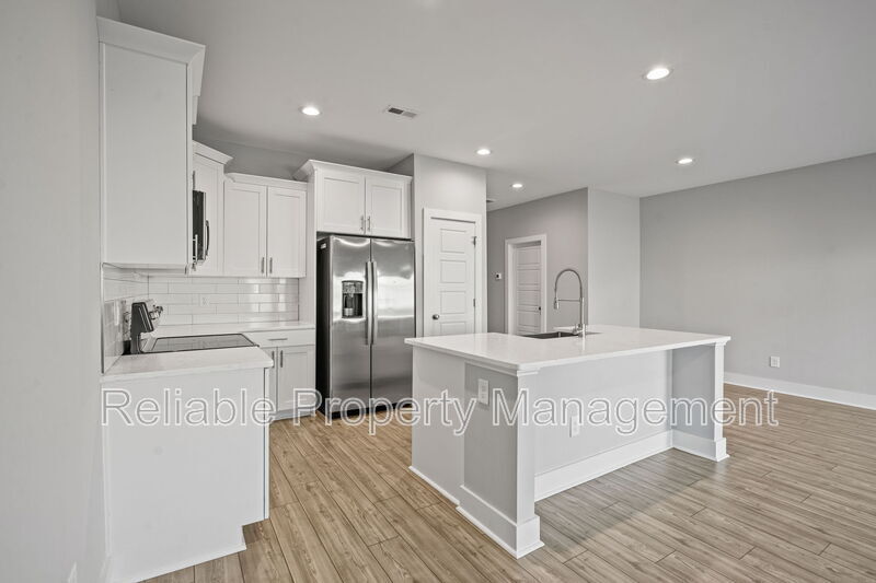 Building Photo - 4 S Laird Dr