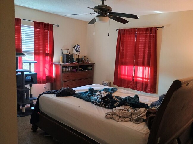 Building Photo - 2 bedroom 1 bathroom