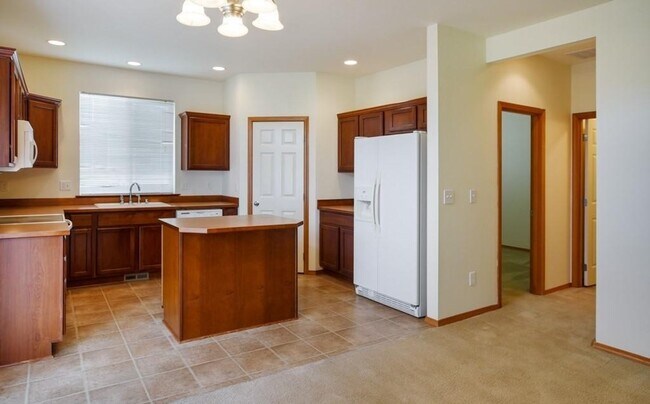 Building Photo - 4bd/2.5ba Lake Stevens Home