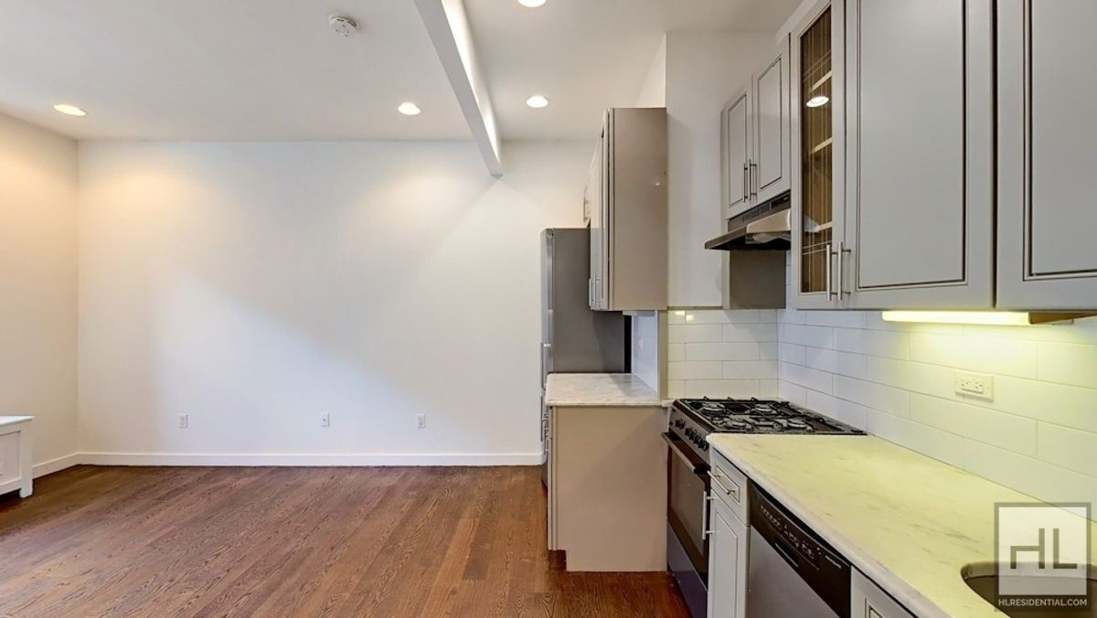 Building Photo - Crown Heights 2-Bed