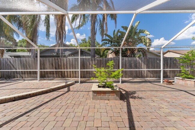 Building Photo - Absolutely stunning executive (LARGE) 3 BR / 2 BA / 2 Car Garage home in the highly sought after ...