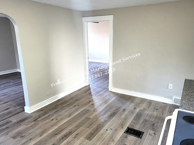 Building Photo - 1390 Barclay Hill Rd