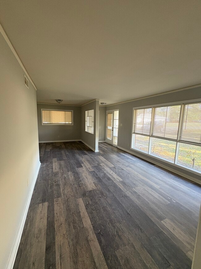 Building Photo - 3648 Thomas Ave