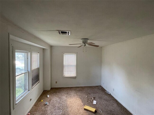 Building Photo - 204 W Kittyhawk Dr