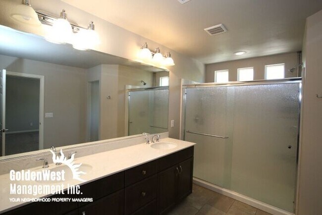 Building Photo - Gorgeous 4Bdm 2.5Ba Home in Southwest Las ...