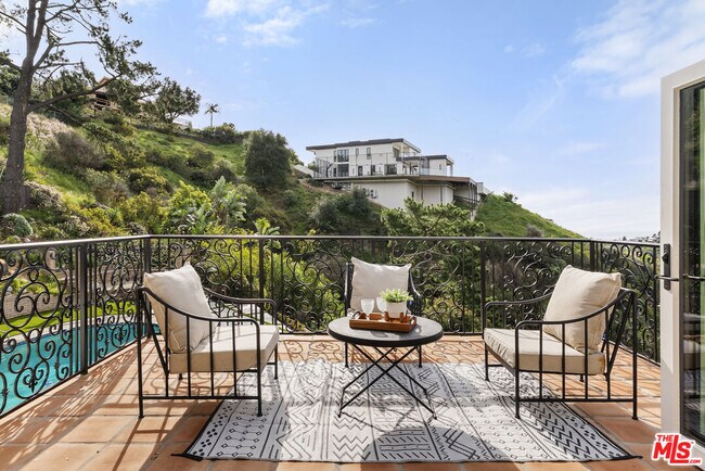 Building Photo - 10825 Savona Rd