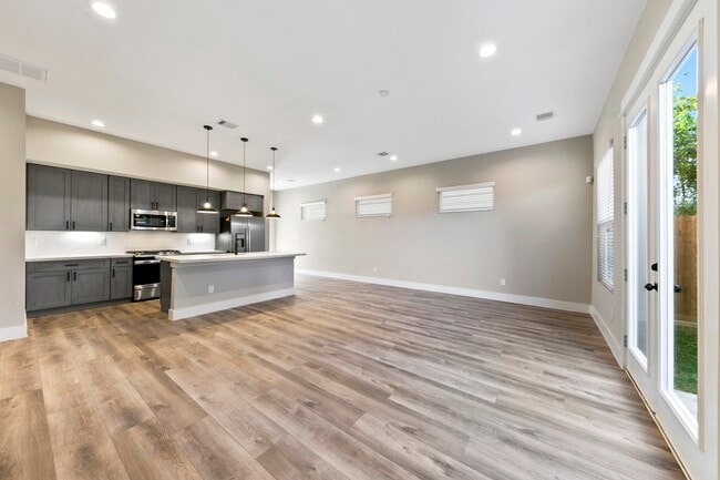 Building Photo - 5214 Pinemont Creek Ln