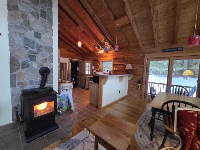 Building Photo - 18 Mirror Lk Hts