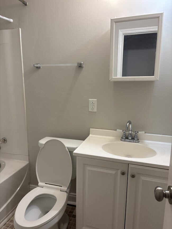 Building Photo - 115 Florence St