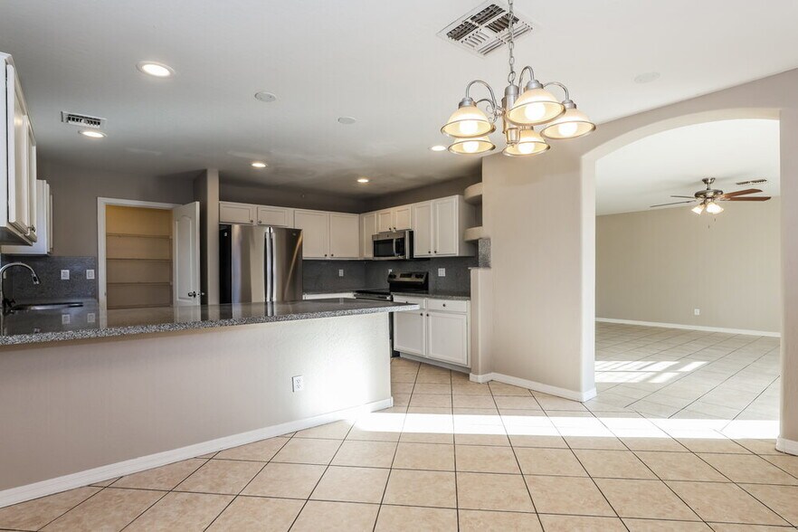 Building Photo - 3251 W Jessica Ln