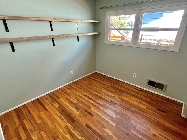 Building Photo - Arbor Lodge Bungalow with Hardwoods, Attac...