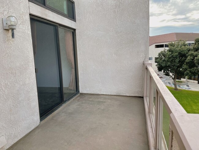 Building Photo - Surfside IV | Port Hueneme | 2 Bedroom + 2...