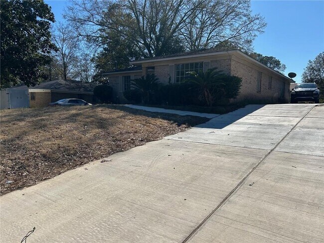 Building Photo - 2603 St Stephens Rd