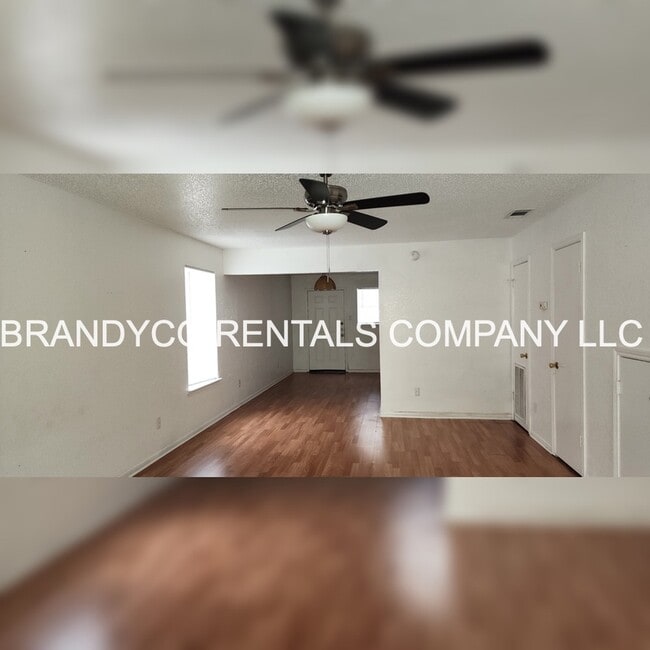 Building Photo - 901 Clairidge Ave