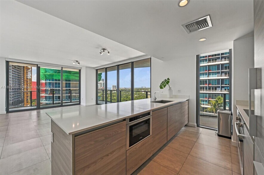 Building Photo - 1300 S Miami Ave