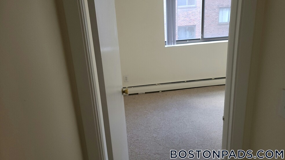 Building Photo - 24 Whites Ave