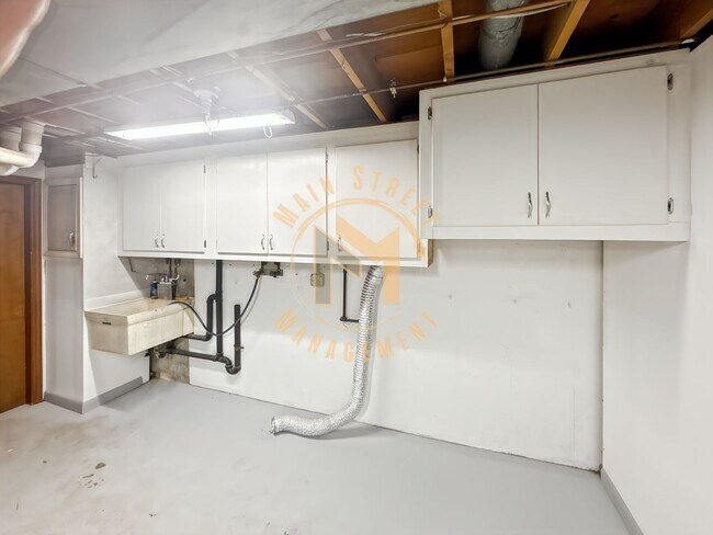 Building Photo - 1433 Baumgart Rd