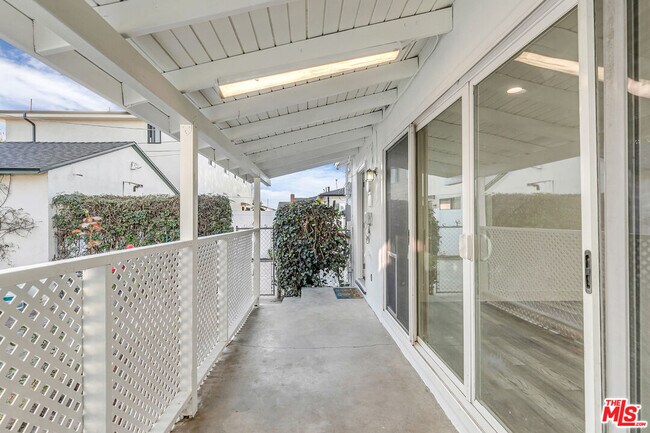 Building Photo - 13536 Hamlin St