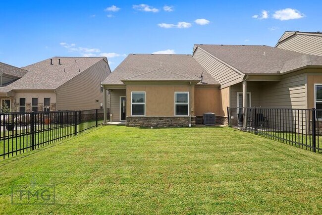 Building Photo - Luxury Gated Patio Home | 2 Bed, 2 Bath | Owasso, OK | Lawn Care Included