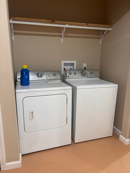 Building Photo - 212 Water St