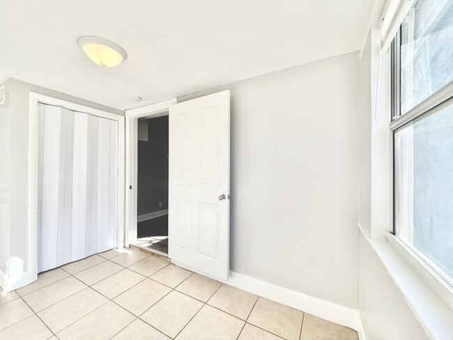 Building Photo - 1914 31st St S