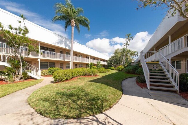 Building Photo - 10032 65th Ave N