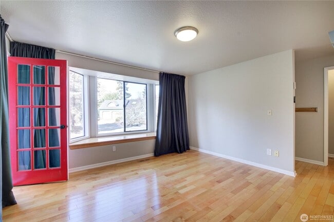 Building Photo - 3bd/2.5ba Bellevue House