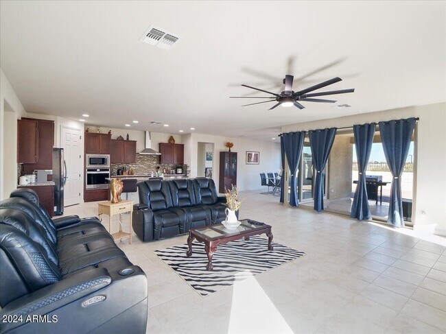 Building Photo - 5863 N 86th Ln