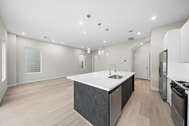 Building Photo - 3 Bed 2.5 Bath New Construction Available ...