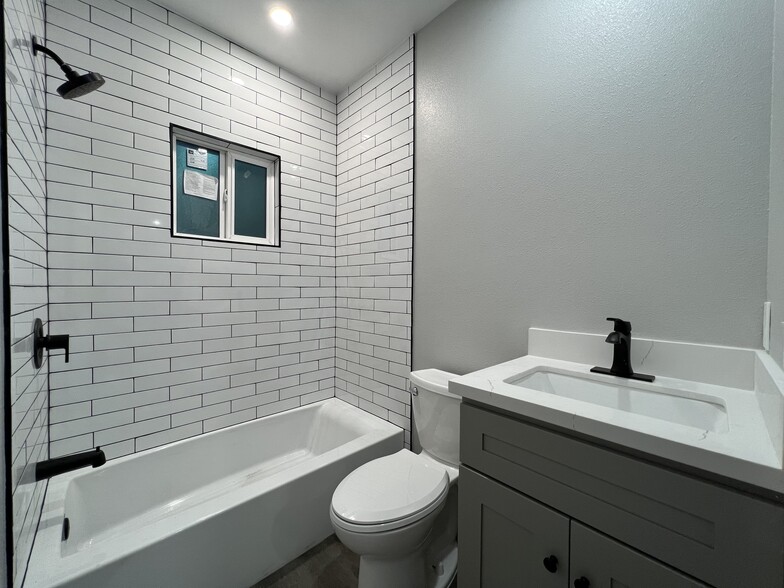 Building Photo - 1750 W 82nd St